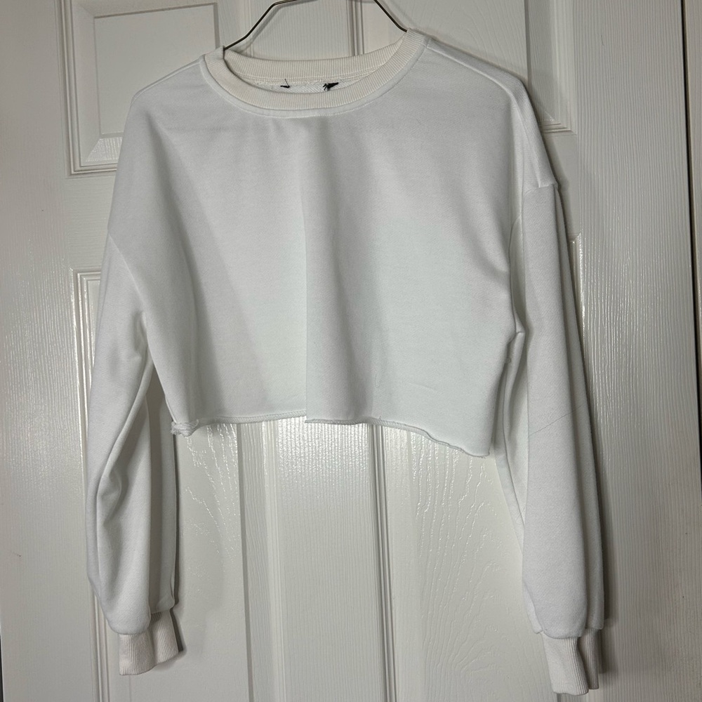 ASOS Classic White raw hem Cropped crewneck
